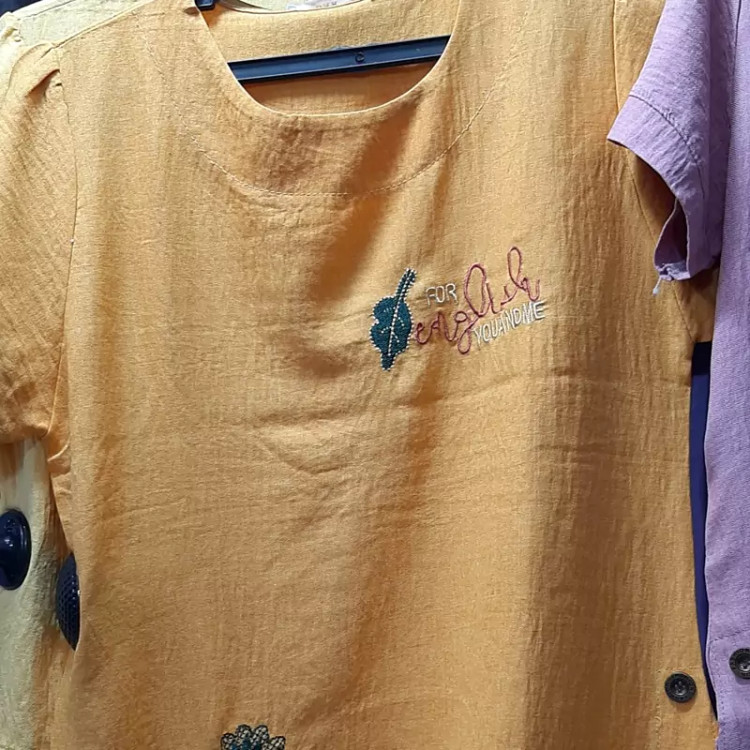 بلوز تمام نخی رنگ بندی زرد یاسی گلبهی فری سایز به سایز 38تا 48 میخوره ضد حساسیت پوستی چون تمام نخ هستش