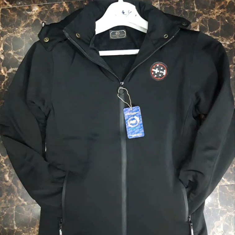 کاپشن مدل غواصی تن خور اندامی اندازه های سایز 2XLعرض سرشانه 47 دورسینه 106 قد کاپشن 78 قد آستین 66 سانته